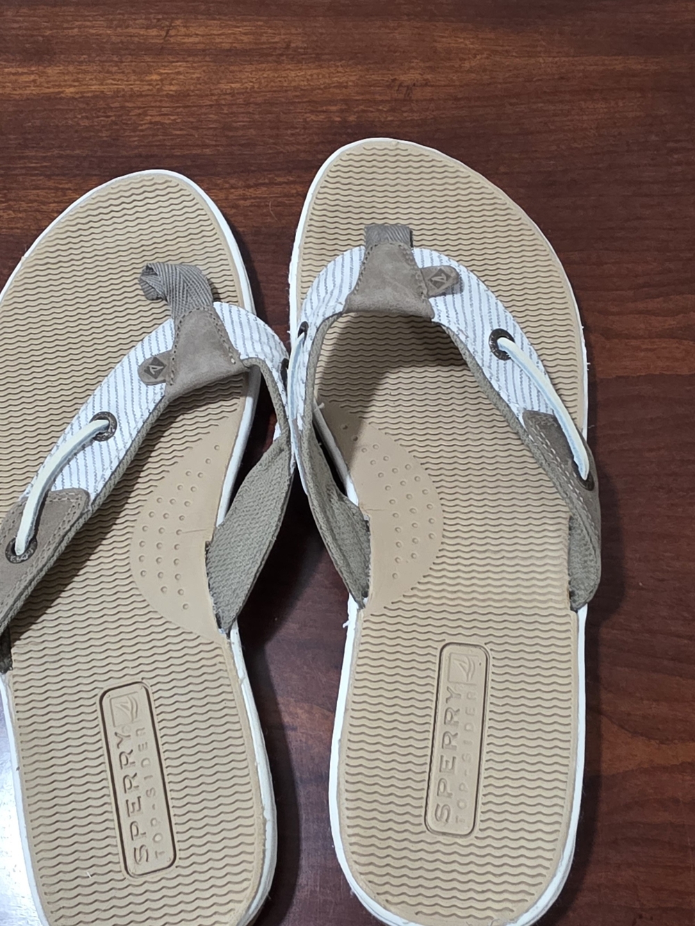 Sperry Beige and White Women’s Thong Sandals